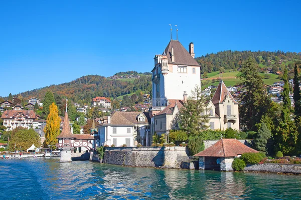 Castello di Oberhofen sul lago di Thun — Foto Stock