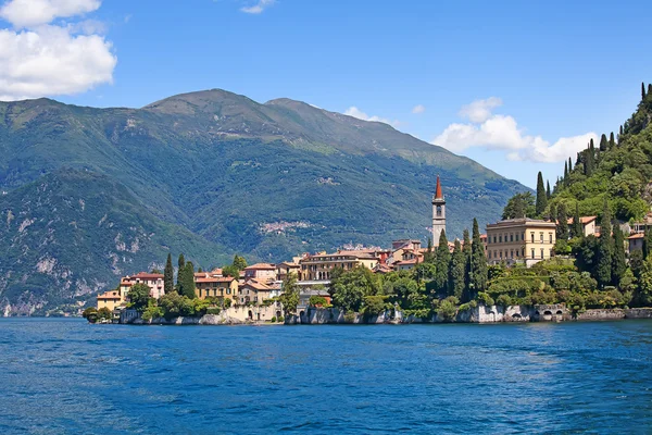 Cernobbio stad på Comosjön — Stockfoto