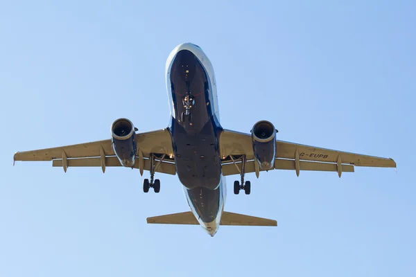 Aterragem em Airbus em Zurique — Fotografia de Stock