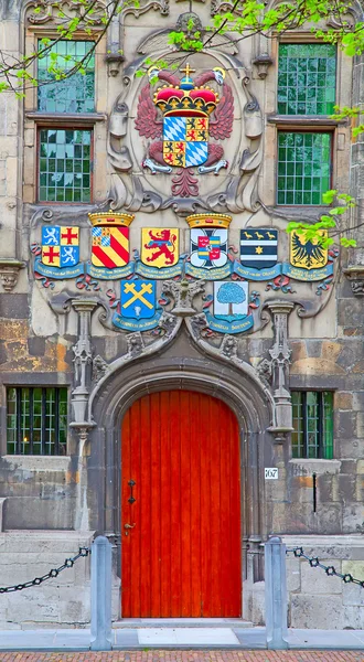 Porta de madeira antiga — Fotografia de Stock