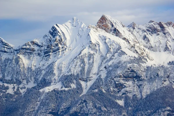 Invierno en los Alpes suizos — Foto de Stock