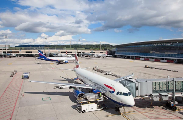 Planes in Zurich Airport — Stock Photo, Image