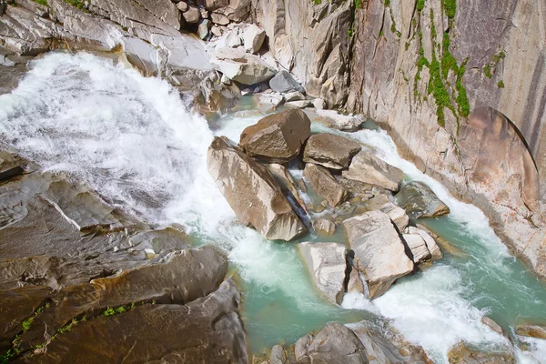 Rio Reuss em alpes — Fotografia de Stock