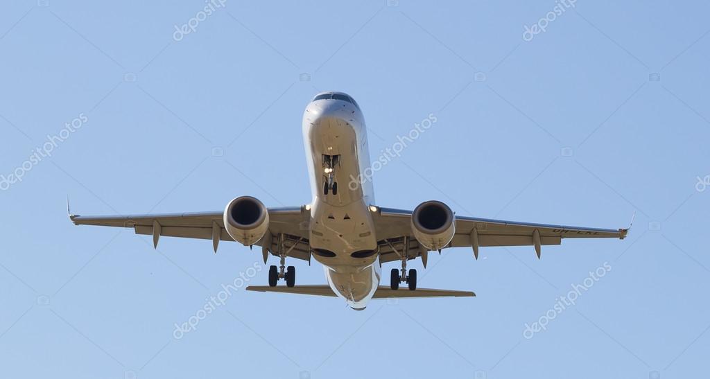 Считалось что самолет менее надежен. Считалось что самолет менее надежен. Нос аэробус 320. Ан 225 мрия характеристики. Пассажирский боинг 737.