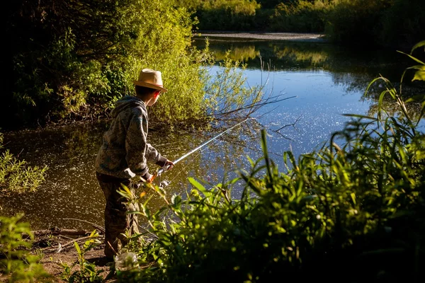 Young Fisher Lake Sunny Day — Stockfoto