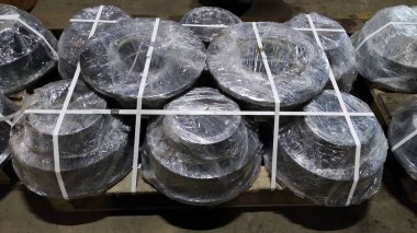 Bir tramvay tekerleği, raylar için bir vagon. Yüksek kalite fotoğraf