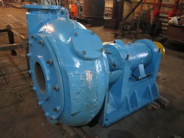 Büyük Mavi Su pompası. Makine mühendisliği. Bitmiş ürünler. Yüksek kalite fotoğraf