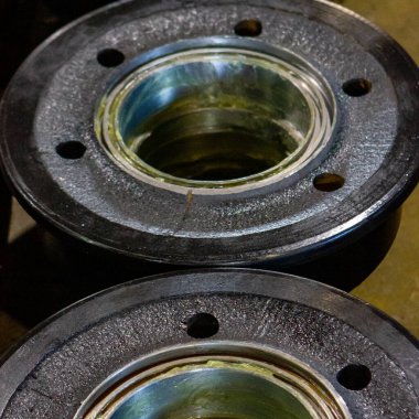 Bir tramvay tekerleği, raylar için bir vagon. Yüksek kalite fotoğraf