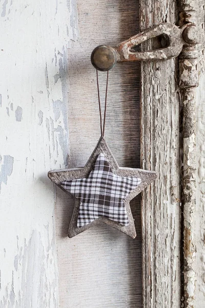 Estilo País Decoração Natal Com Ornamento Estrela Pendurado Alça Janela — Fotografia de Stock