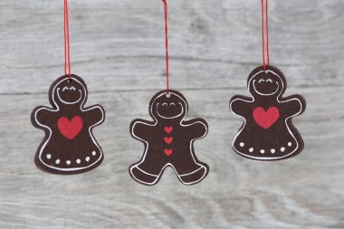 Kopya Boşluğu ile Noel Süslemeleri Asılıyor