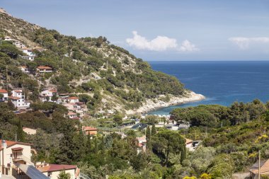 Elba, Toskana, İtalya'nın adanın batı sahilinde Fetofeia Köyü