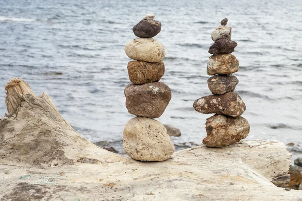 Kamienny stos nad morzem, Elba, Toscana, Włochy — Zdjęcie stockowe