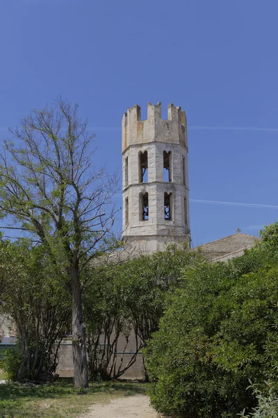 Kyrkan Eglise St Dominique i Bonifacio med hennes Campanile är den endast gotiska kyrkan på Korsika, Frankrike, Europa — Stockfoto