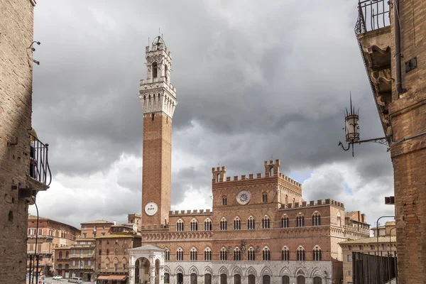 Sienna, Torre del Mangia (Palazzo Pubblico) Piazza del Campo, Toskana, İtalya, Avrupa — Stok fotoğraf