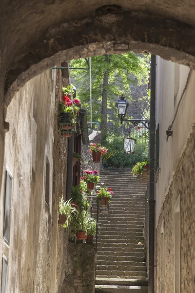Volterra, oude stad lane met trap, Toscane, Italië, Europa — Stockfoto