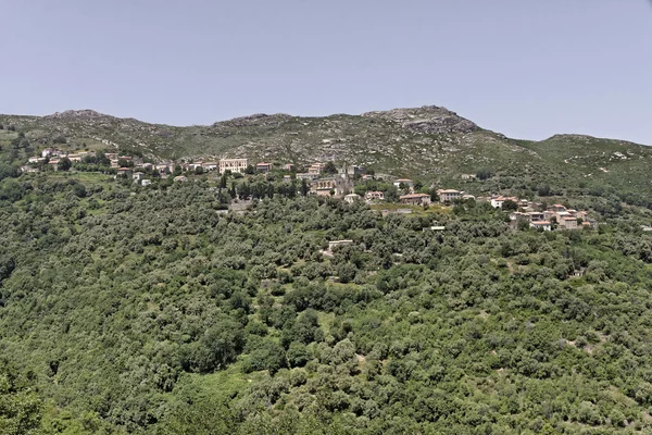 Santo Pietro di Tenda (Santu Petru di Tenda), aldeia montanhosa no norte da Córsega, França — Fotografia de Stock