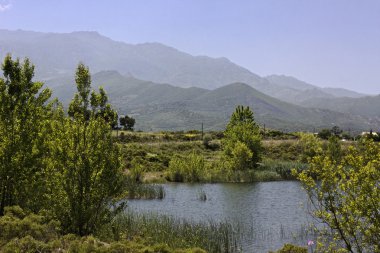 Lac de padula (padula göl) yakınındaki dağ köyü oletta nebbio bölgesi, Kuzey corsica, Fransa