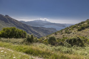 Dağ manzarası Cima del Monte yakınındaki Rio nell Elba Elba, Toskana, İtalya