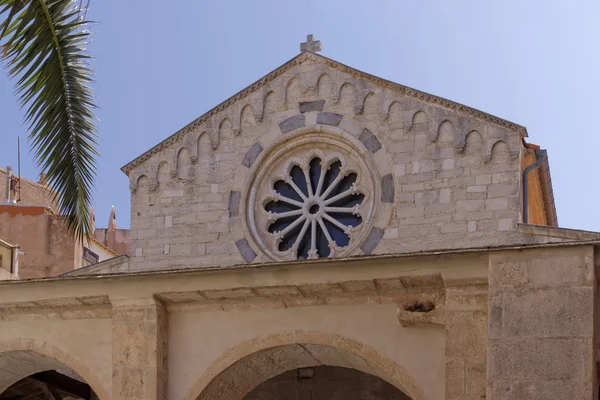 Romantiek kerk Sainte Marie Majeure (St-Marie-Majeure) in Bonifacio, Corsica, Frankrijk, Europa — Stockfoto