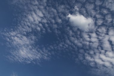 Geç öğleden sonra gökte bulut