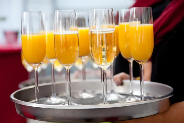 Lade van champagne en cocktails — Stockfoto