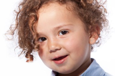 Up sevimli bebek yüz seyir kamera kapatın