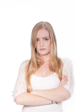 Beyaz gömlekli silah geçiş ciddi güzel kadın