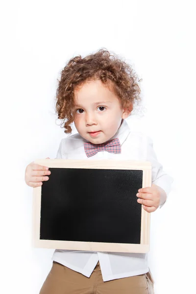 Ung pojke håller Tom skiffer svarta tavlan — Stockfoto