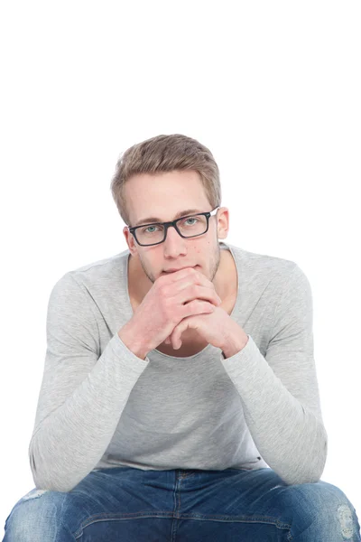 Jonge man met bril op witte CHTERGRO — Stockfoto