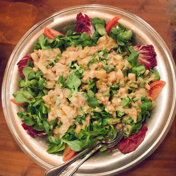 Insalata di verdure con carne di pollo arrosto Fotografia Stock