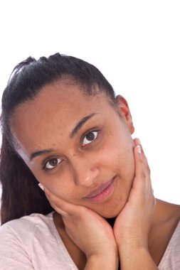 Elleri yüzünde sevimli Asya Hintli kız