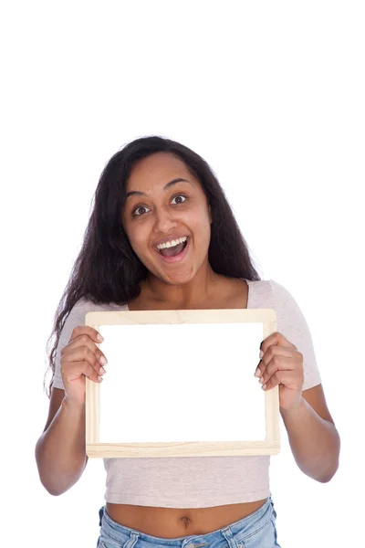 快乐的年轻女子捧着空小白板 — 图库照片