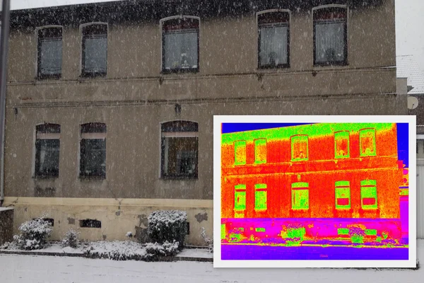 Oud huis met een thermografie — Stockfoto