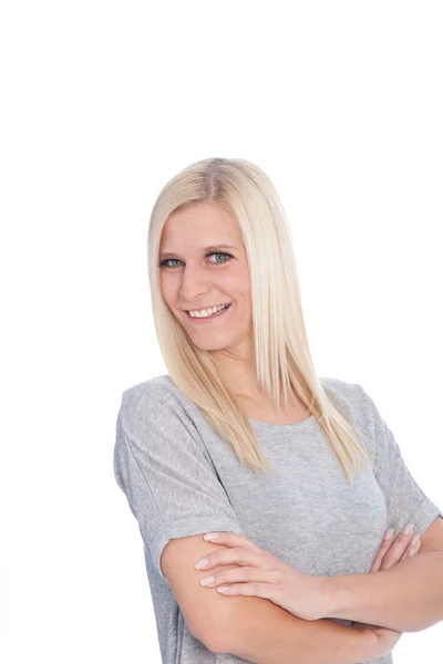 Portret van blonde vrouw met gekruiste armen — Stockfoto