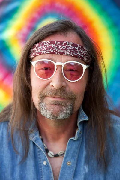 Middle-aged nonconformist man wearing sunglasses — Stock Photo, Image