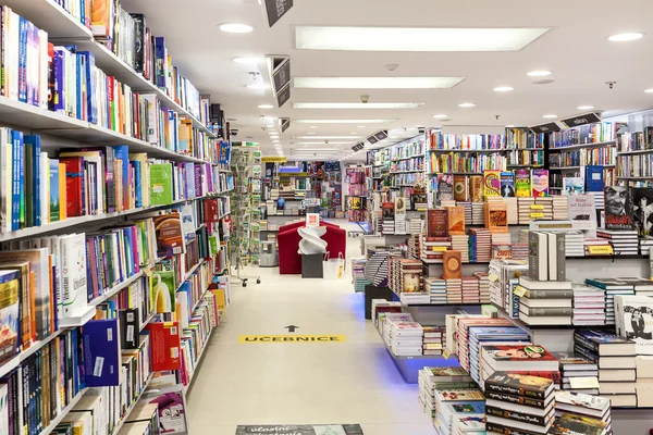 Dobrovsky buchhandlung innenansicht. — Stockfoto