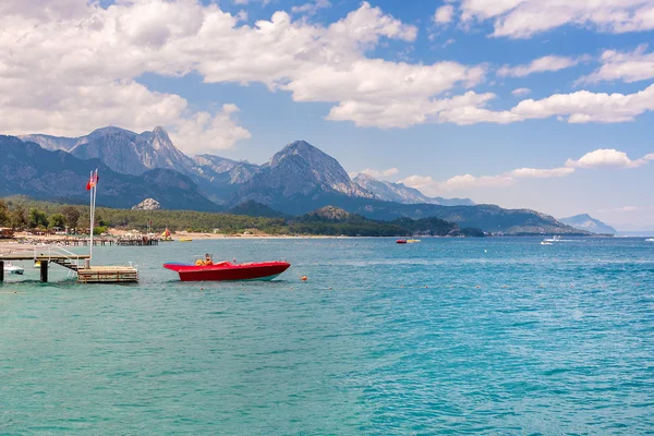 Vedere de coastă și munți în Turcia . — Fotografie, imagine de stoc