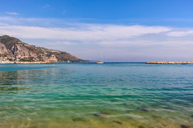 Fransız Rivierası'nda Akdeniz.