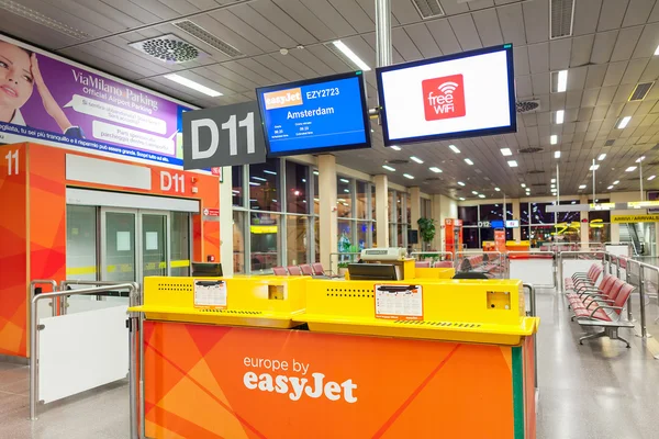 Teller bij gate. — Stockfoto