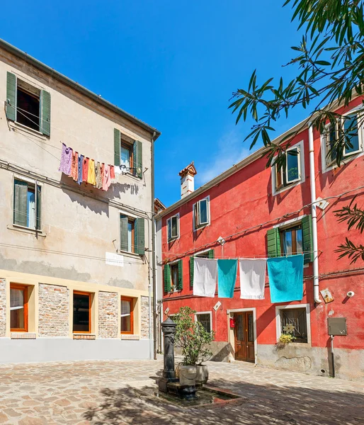 Farbenfrohe Häuser aus Murano, Italien. — Stockfoto