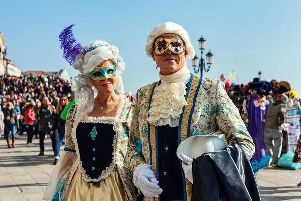 Venice Itálie February 2017 Pár Neidentifikovaných Účastníků Sobě Retro Barevné — Stock fotografie