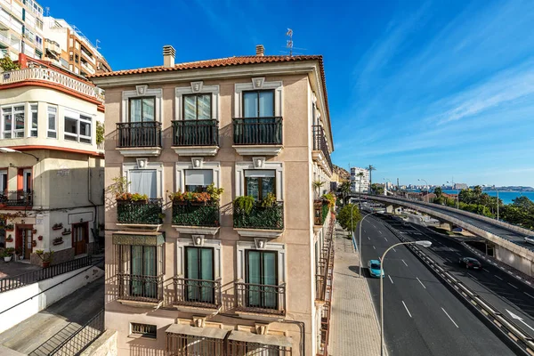 Vackra Hus Längs Motorvägen Blå Himmel Alicante Spanien — Stockfoto
