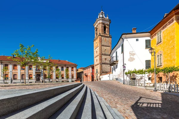 Plaza Ciudad Campanario Viejo Casas Colores Bajo Cielo Azul Morra —  Fotos de Stock