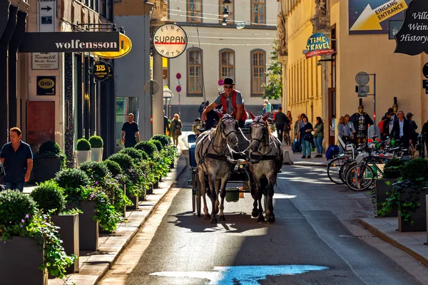 Vienna Oostenrijk September 2018 Toeristische Paardenkoetsritten Smalle Straat Het Historische — Stockfoto