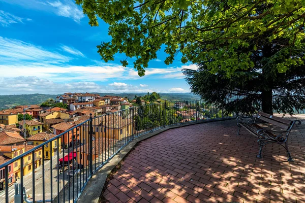 Kuzey Talya Piedmont Güzel Gökyüzünün Altında Diano Alba Adlı Küçük — Stok fotoğraf