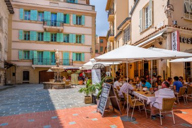 monaco-ville, monaco, küçük kare üzerine Restoran.