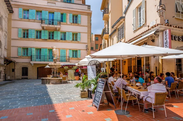 Restauracja na malym placyku w monaco-ville, monaco. — Zdjęcie stockowe