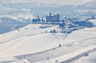 Langhe kış tepeler.