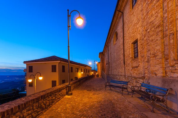 Diano D'Alba, İtalya sabahın erken saatlerinde. — Stok fotoğraf