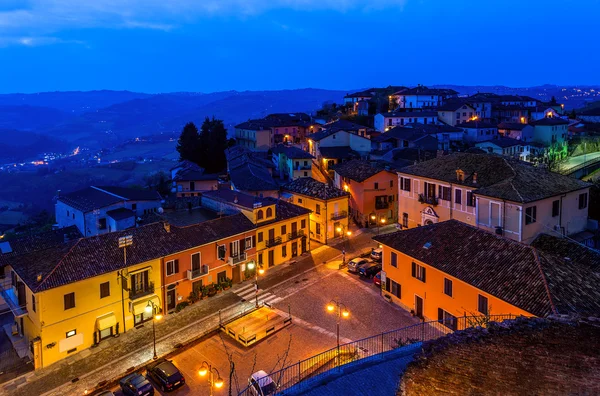 Piccola città italiana al mattino . — Foto Stock